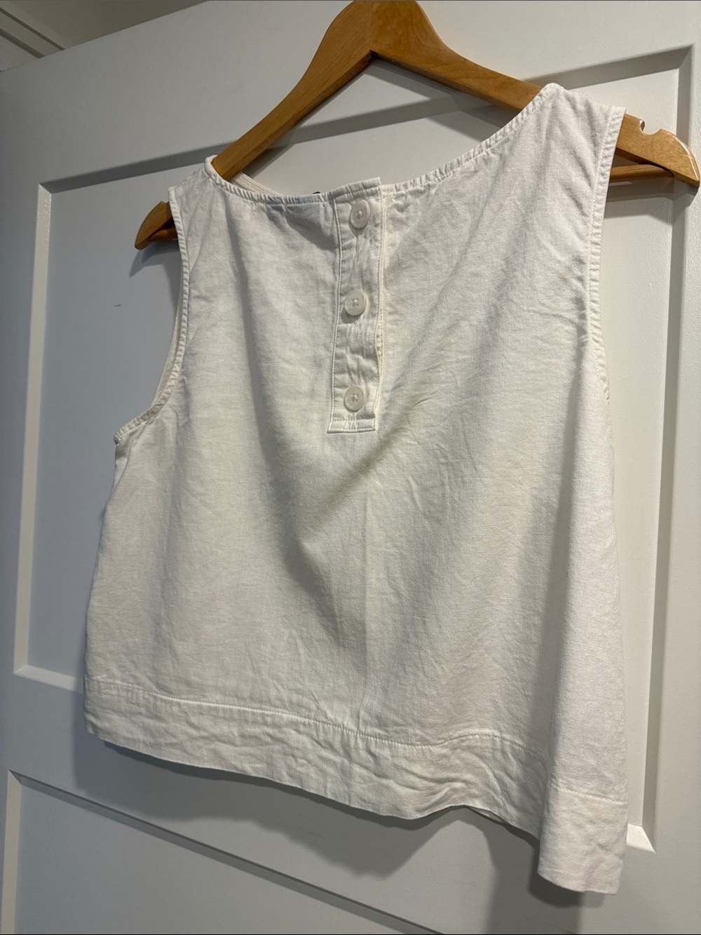 GAP White Sleeveless Tank Top - Picture 5 of 6